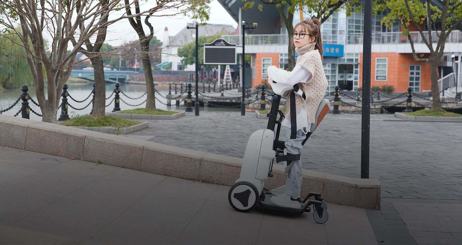 Fall Prevention with Lower Gravity Center-xz-droid-smart